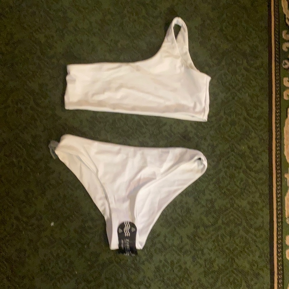 White asymmetric one shoulder bikini